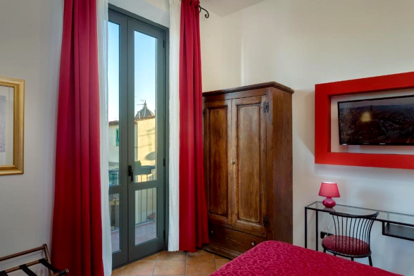 camera con balcone dell' Hotel Kursaal e Ausonia 3 stelle in centro a firenze