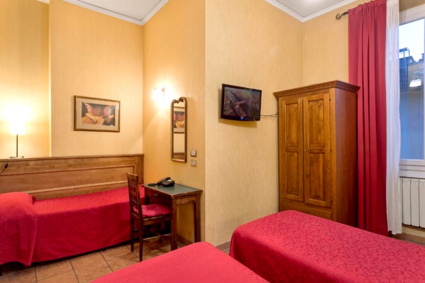 camera con tre letti dell' Hotel Kursaal e Ausonia